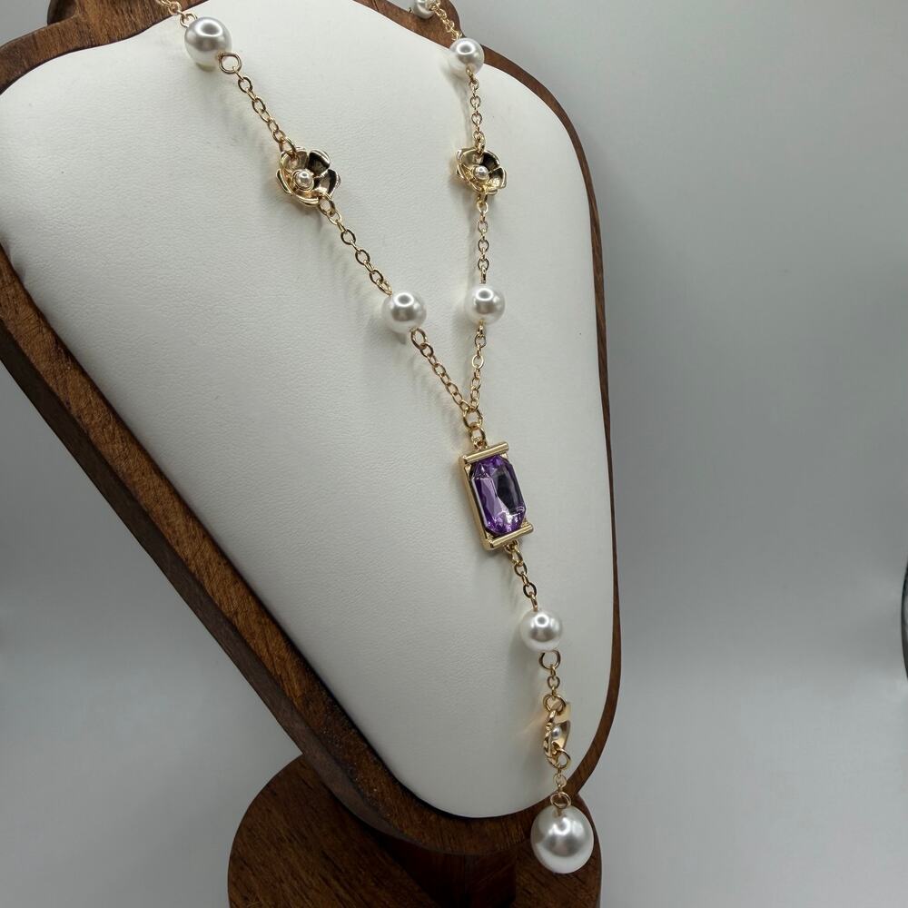 GUESS NWT Purple Crystal Pearl Lariat Necklace Gold Tone Floral Y Necklace - Picture 2 of 5